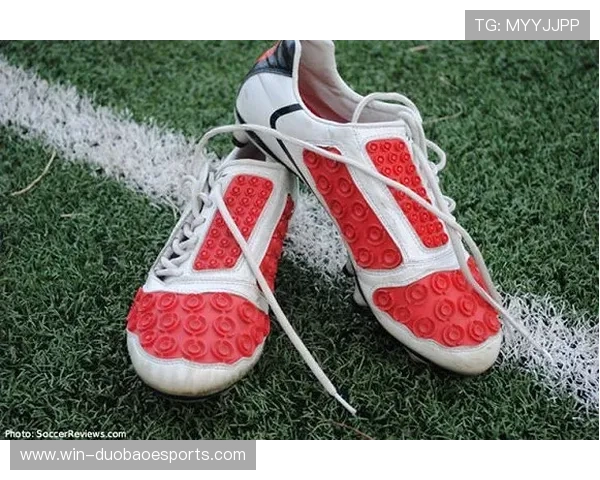 穿斯凯奇足球鞋的球星如何在赛场上实现突破与创新 穿斯凯奇足球鞋的球星如何在赛场上实现突破与创新