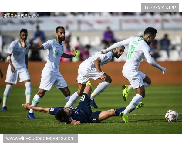 足球巨星激烈碰撞精彩对决 展现技术与激情的巅峰时刻