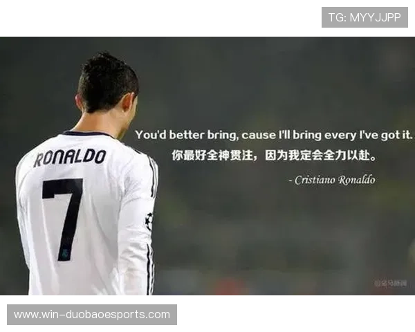 足球明星与记者的心动传递在赛场与镜头背后书写的爱情篇章