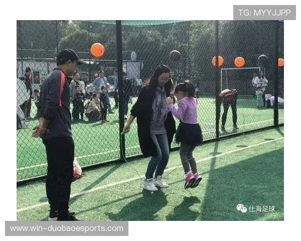 足球明星子女如何庆祝万圣节 家庭装扮与派对活动精彩纷呈